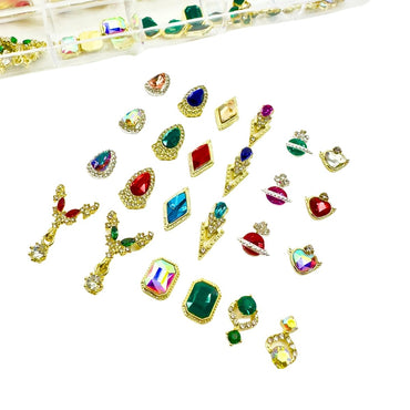 Mixed Crystals and Gold Charm 2 - HYBA BEAUTY